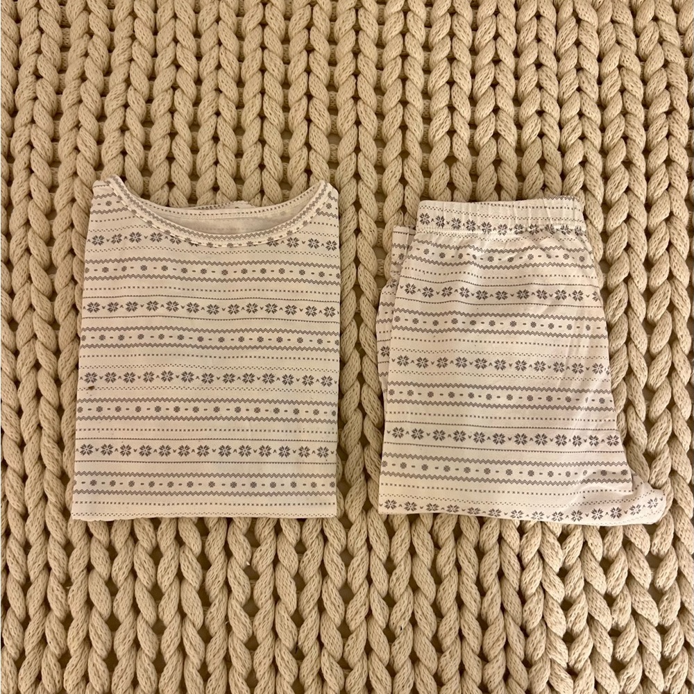 Cozy Kids Pajamas Set - White and Gray